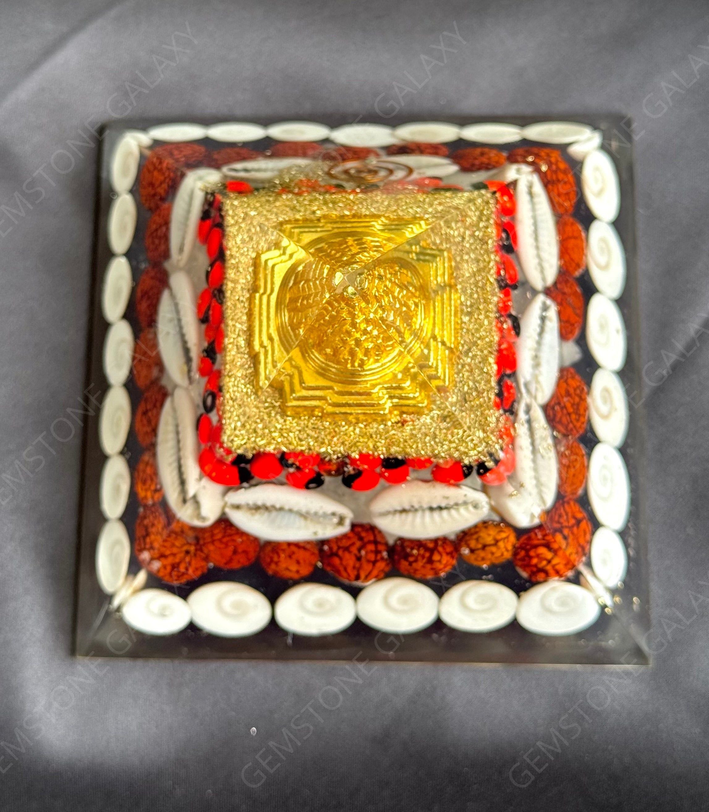 Laxmi Pyramid - Shree Yantra Gomti Chakra