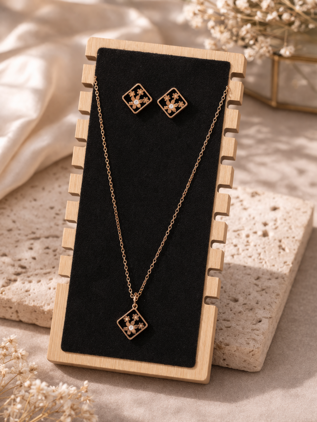 Flora Noir Pendant & Stud Set