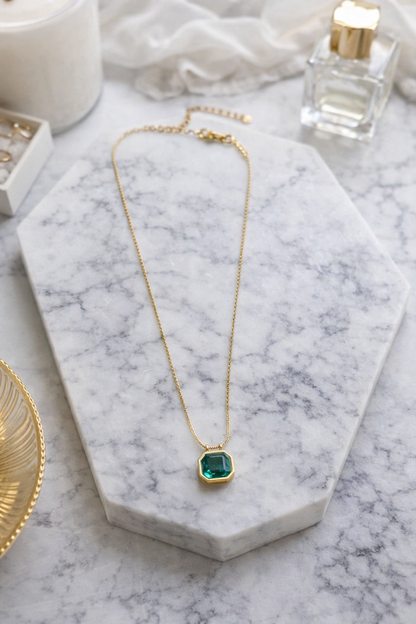 Verde Luxe Emerald Pendant Necklace