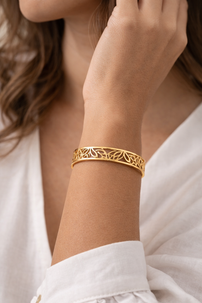 Regal Filigree Gold Bangle