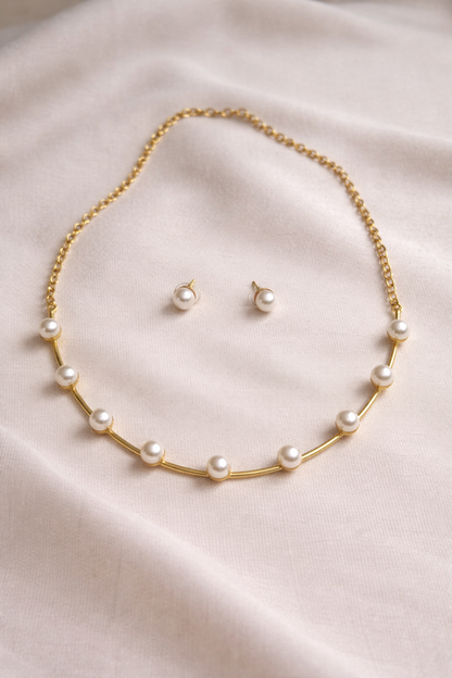 Luna Pearl Necklace & Stud Earring Set